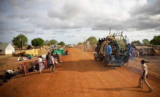 Refugiados sudaneses fogem para o Sudão do Sul em meio à crise alimentar