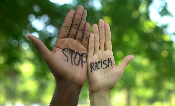 ONU defende justiça reparatória para conter avanço do racismo